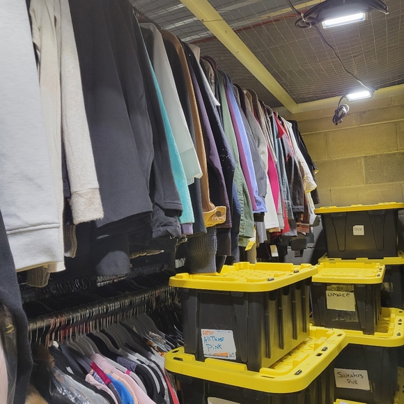 Wholesale 25pc NWT BUNDLES of clothing. GIANT mystery bundles. - Picture 3 of 12